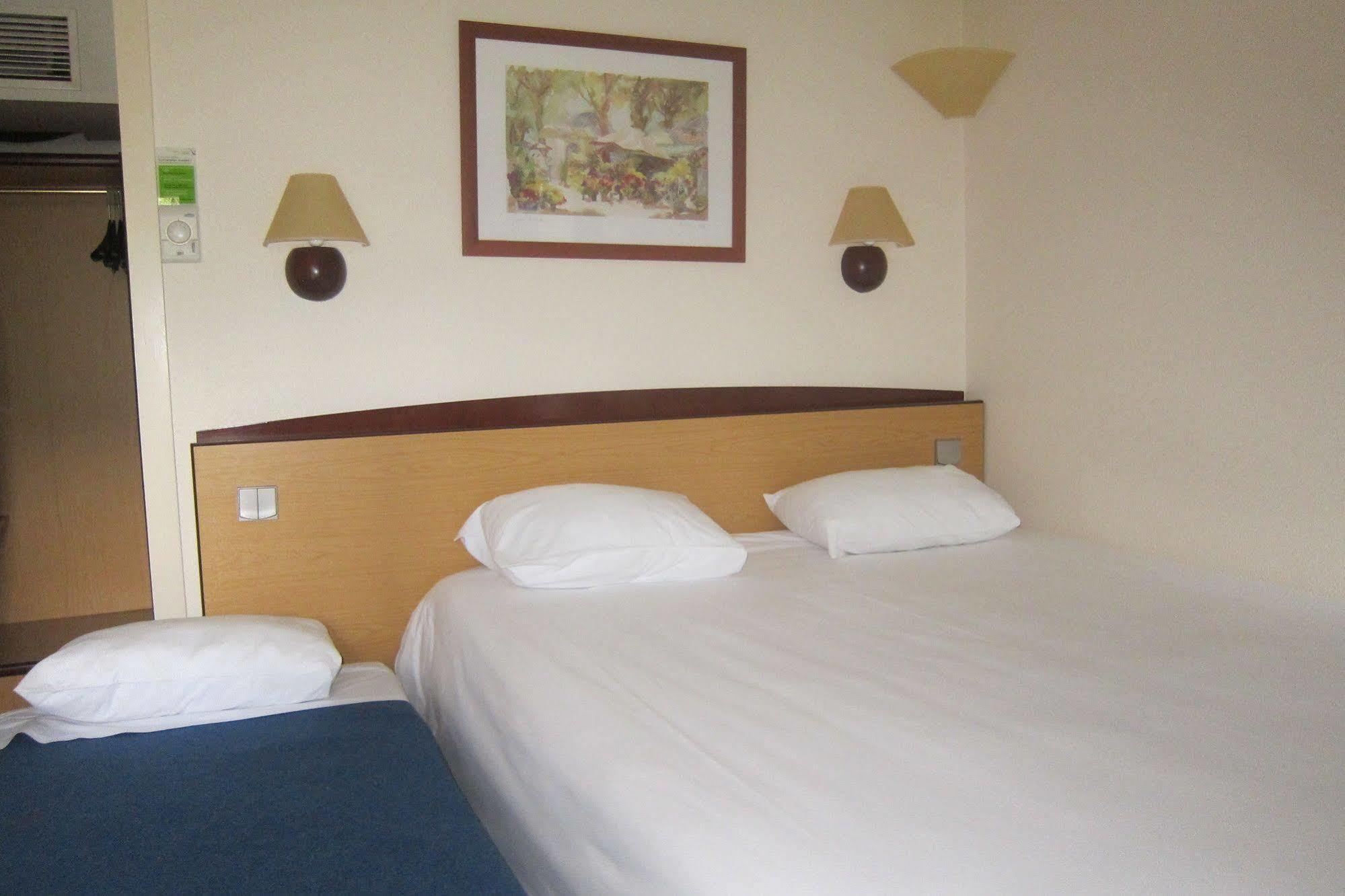 Hotel Campanile Clermont-Ferrand ~ Thiers Exterior foto
