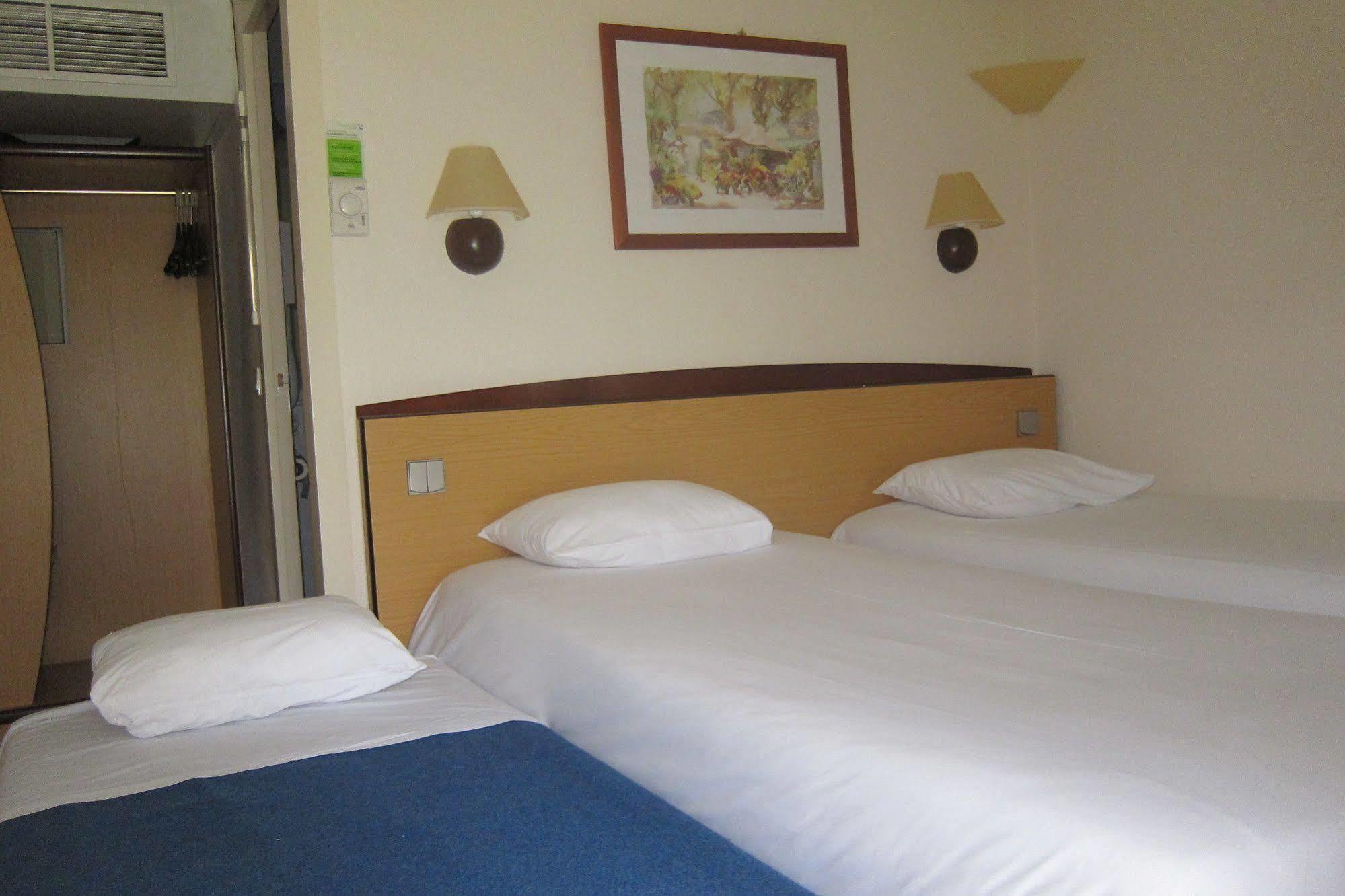 Hotel Campanile Clermont-Ferrand ~ Thiers Exterior foto